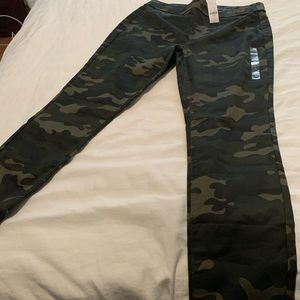 NY & Co camo pants NWT size Large